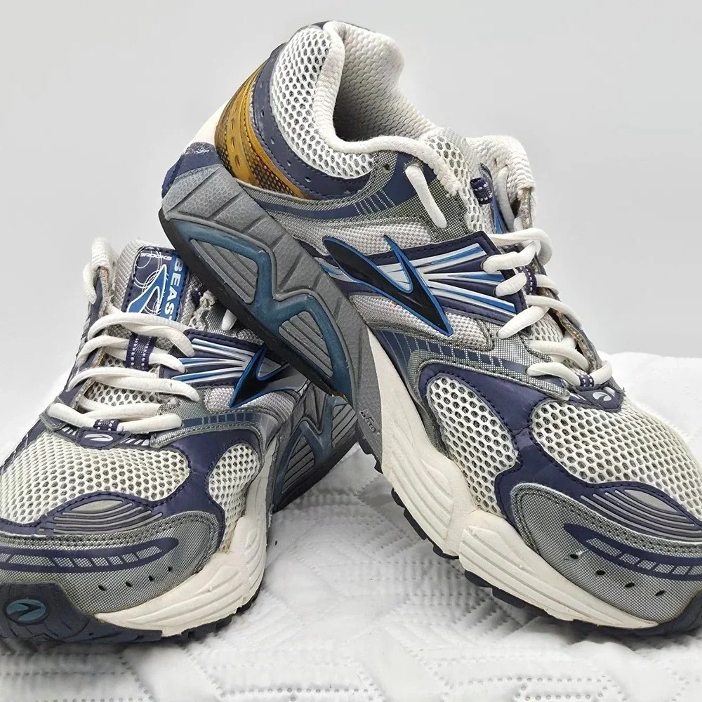 Brooks Shoes Athletic Men Blue, White And Gold Run Casual Length-12.5